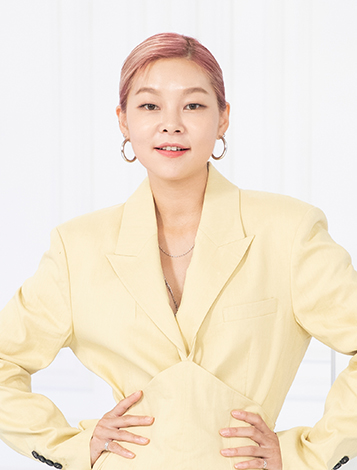 송해나 패션 전문가의 사진